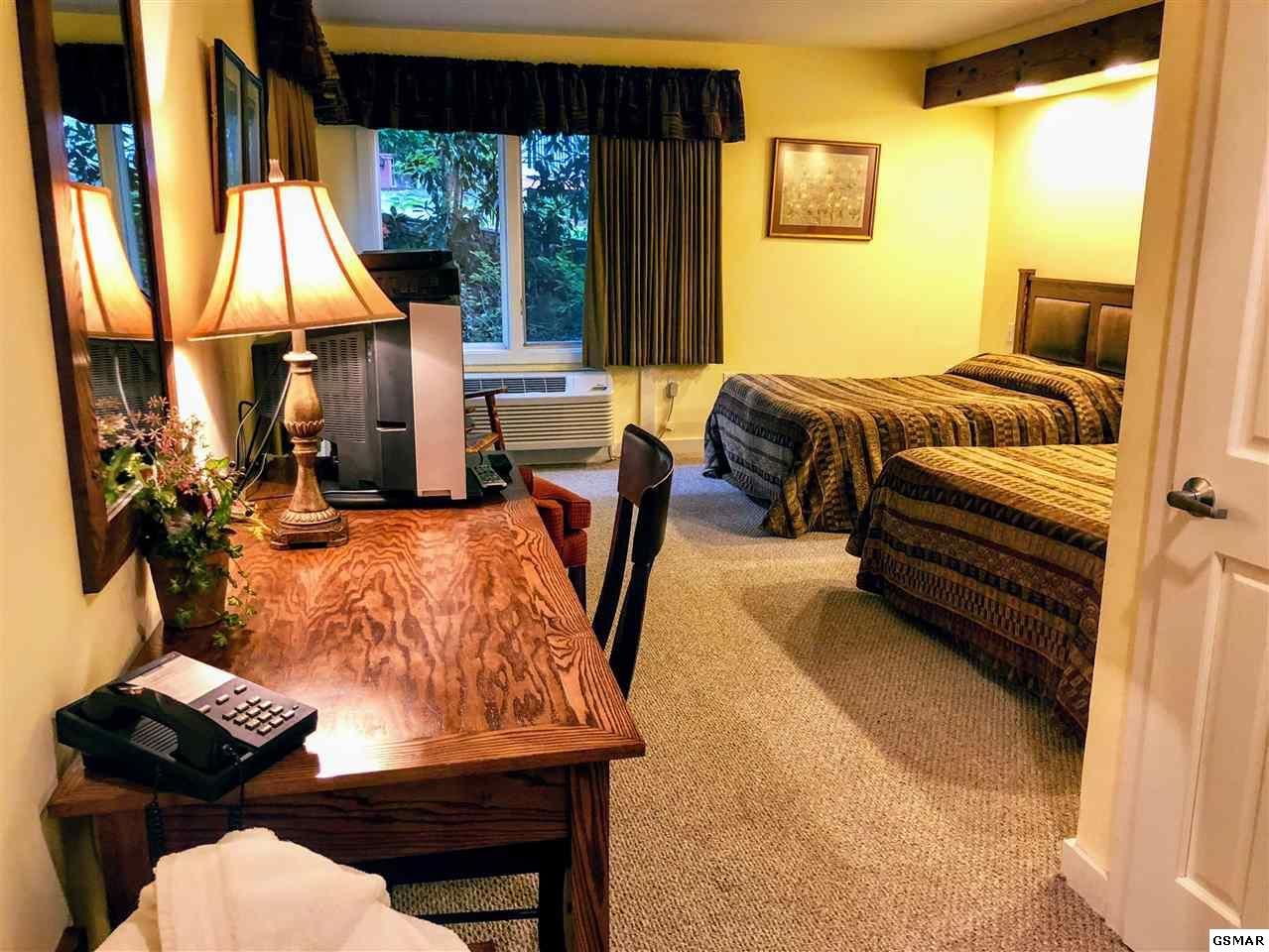 425 Stuart Ln, Gatlinburg, TN 37738